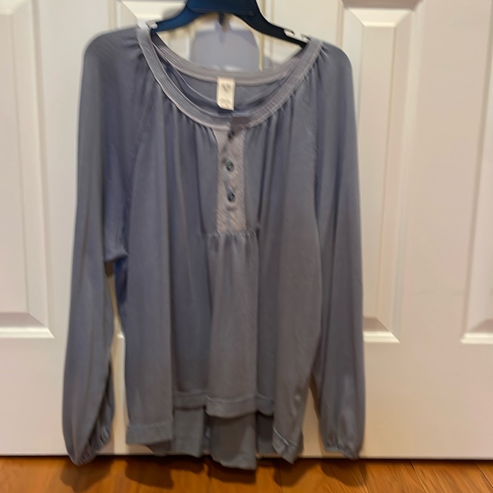 We The Free Women’s long sleeve cotton blend top size medium